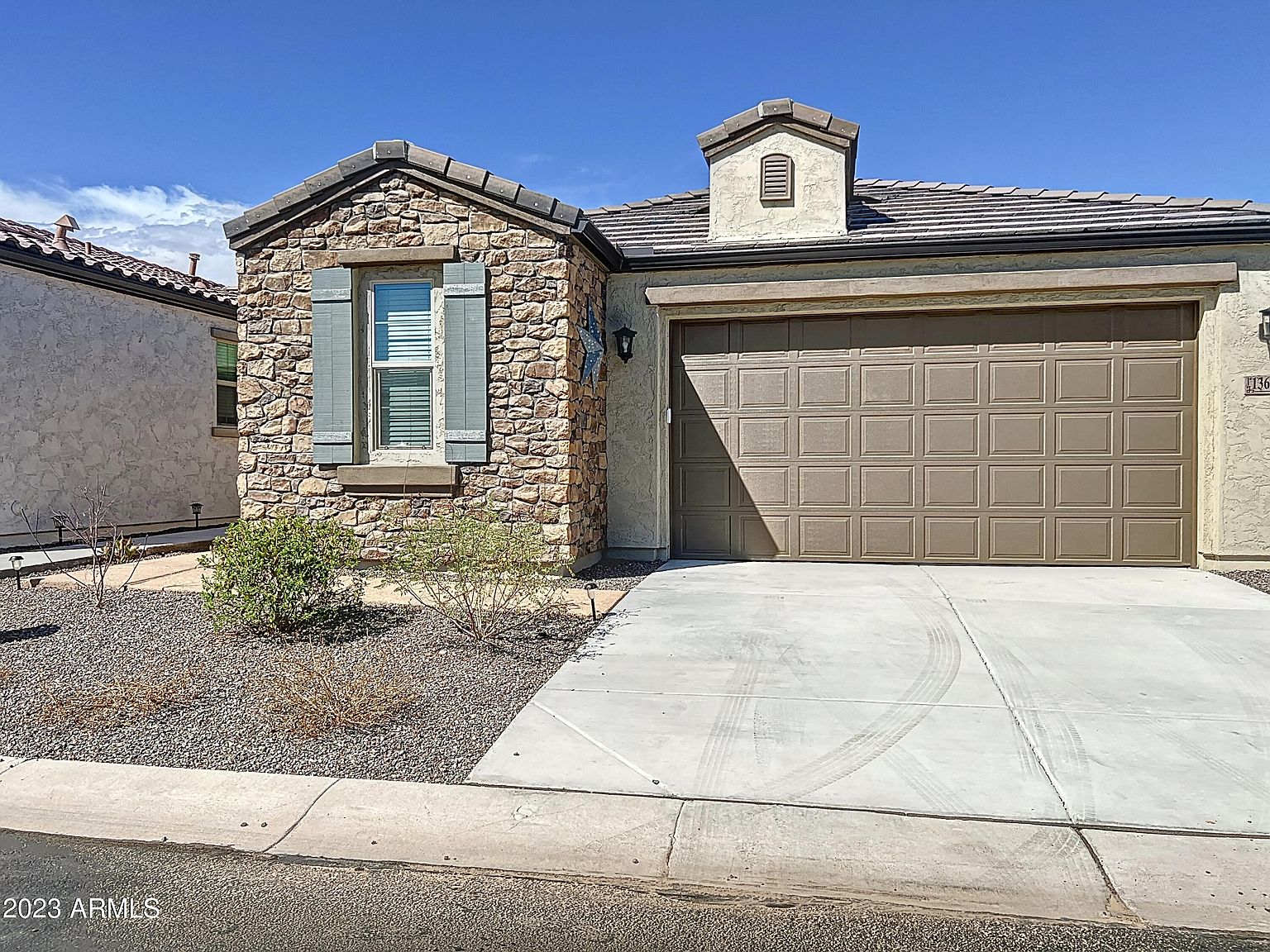 13674 W Sandridge Dr