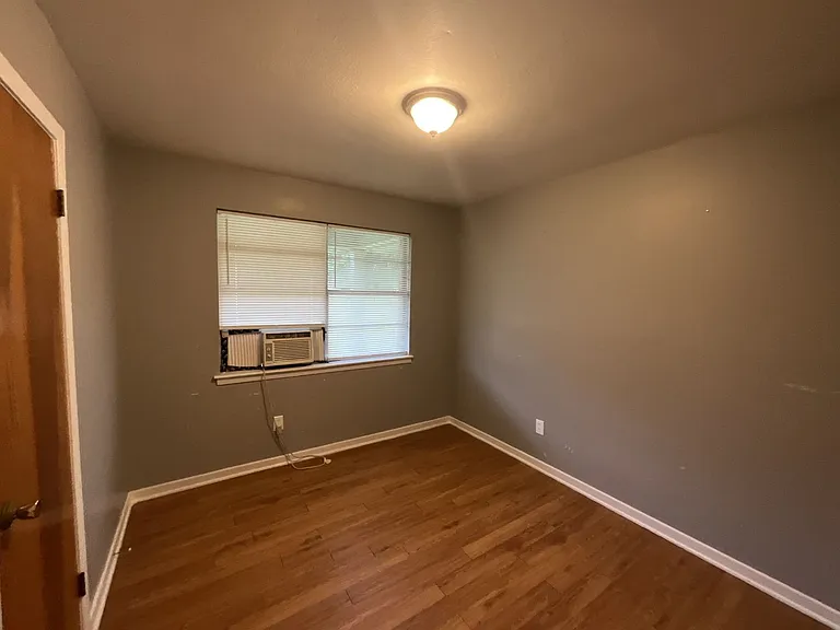9418 Randall Ave — Photo 5