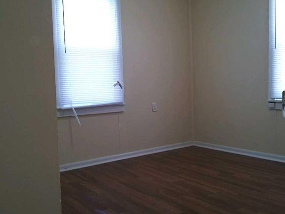 3rd image of 3420 Sunnyside Ave