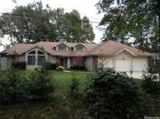 23677 Sherwood Rd, Belleville, MI 48111