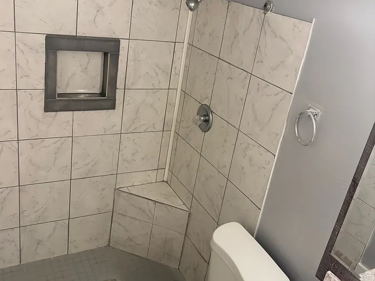 570 Chatsworth Dr — Photo 16