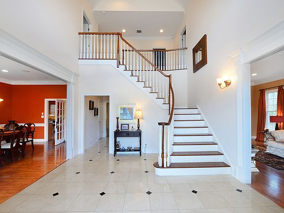 4th image of 60 Stonewall Cir