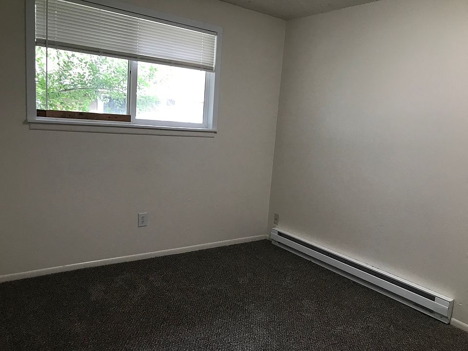1st image of 2906 E 5th Ave