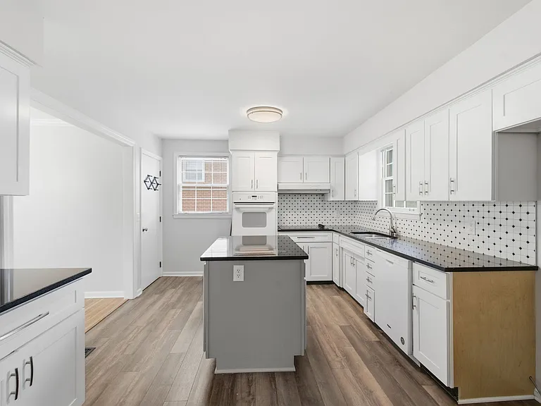 2614 Edge O Lake Dr — Photo 9