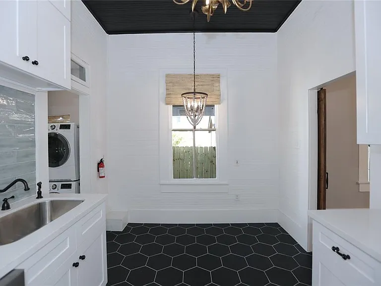 2119 Freeman St — Photo 10