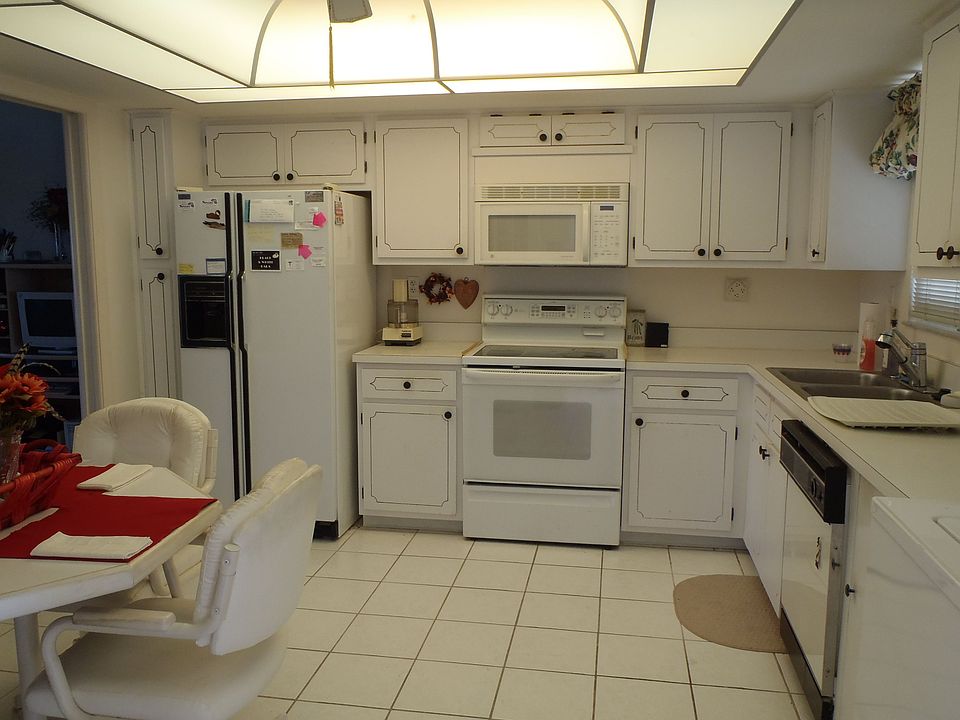 2nd image of 1011 Swallow Ave Unit 304