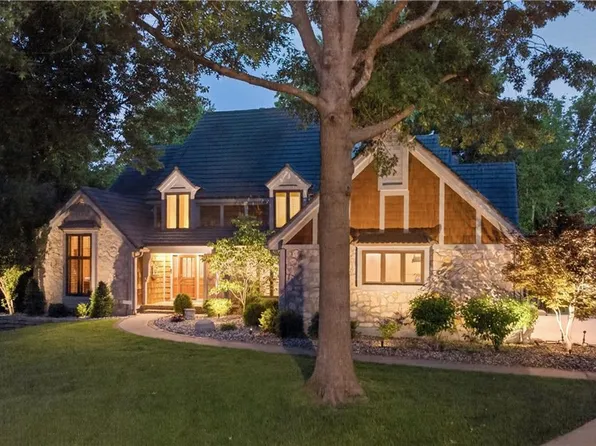 10703 W 124th St, Overland Park, KS 66213