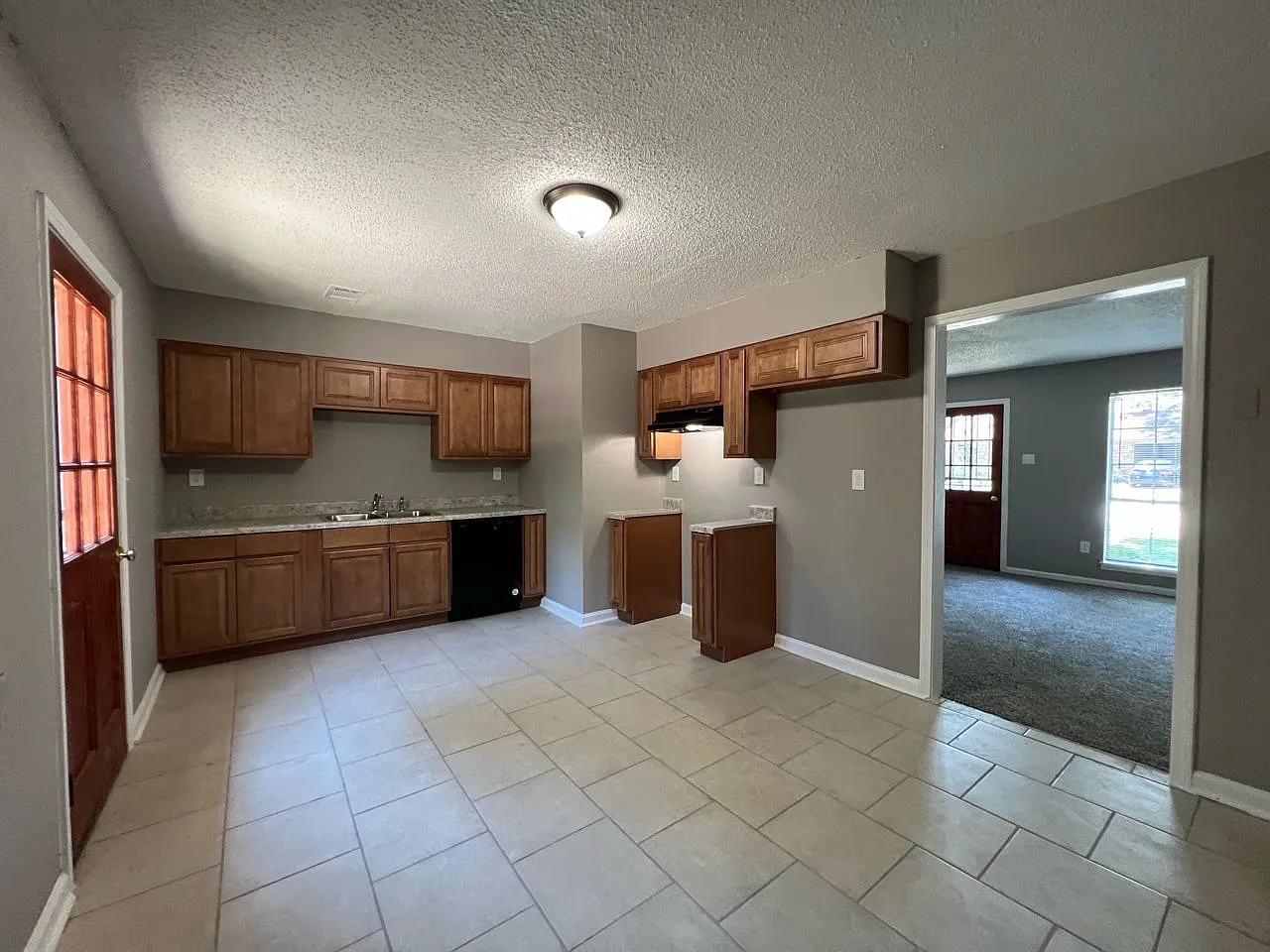 3392 Redcliff Dr — Photo 4