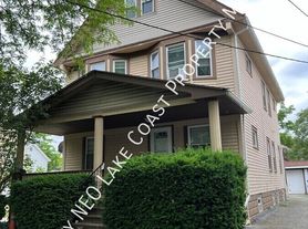 2118 Dowd Ave, Lakewood, OH
