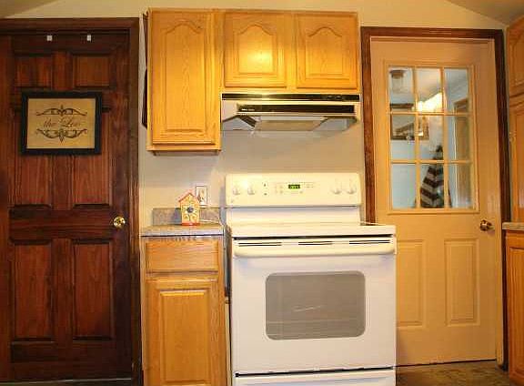 4th image of 122 Bloomfield Ave