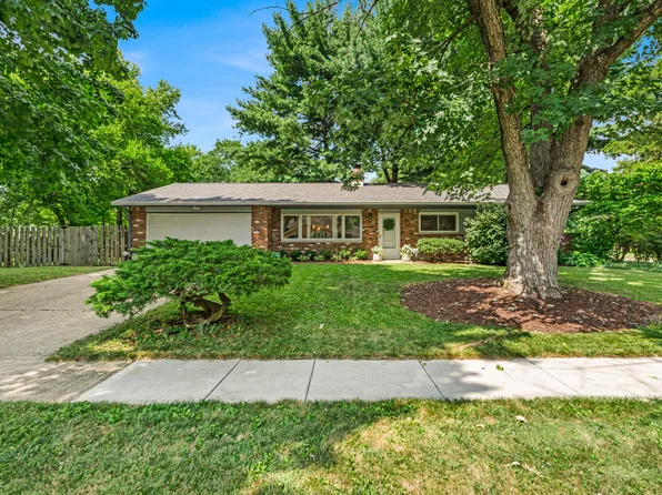 7996 Dartmouth Ct, Indianapolis, IN 46260