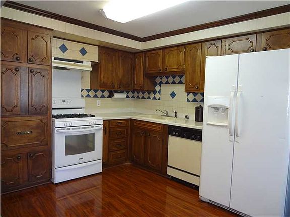 2nd image of 1911 N Fairhaven Dr