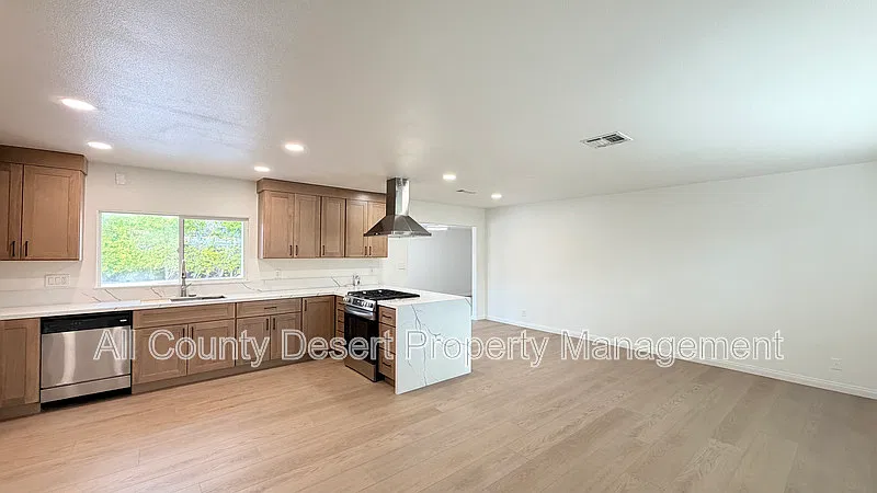 2 bed, 2.0 bath, 1299 sqft, $2,995 — Photo 3