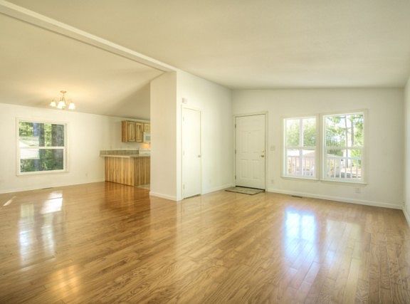2nd image of 131 E Hammersley Pl