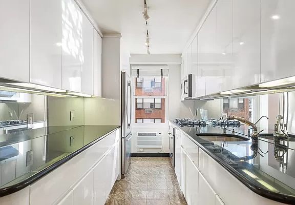 3rd image of 135 E 83rd St APT 8B