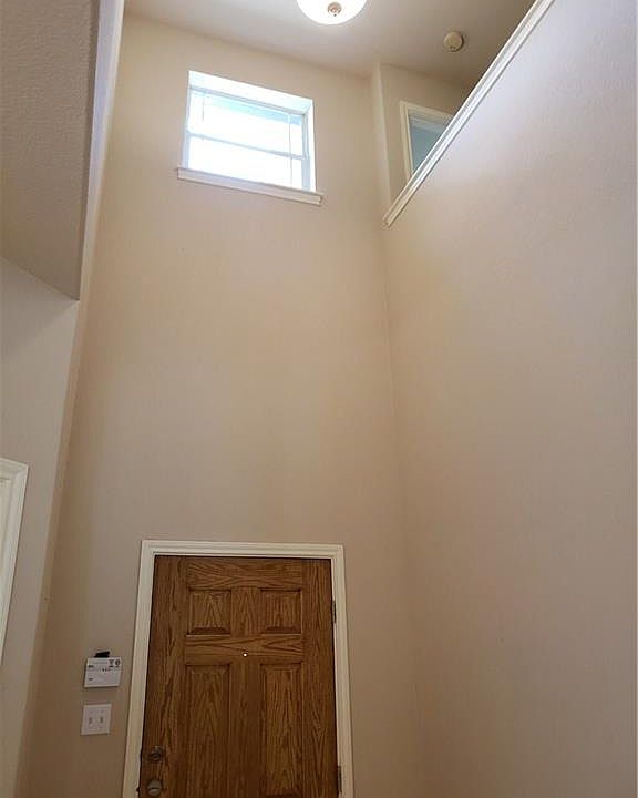 1st image of 281 Bloomsbury Dr