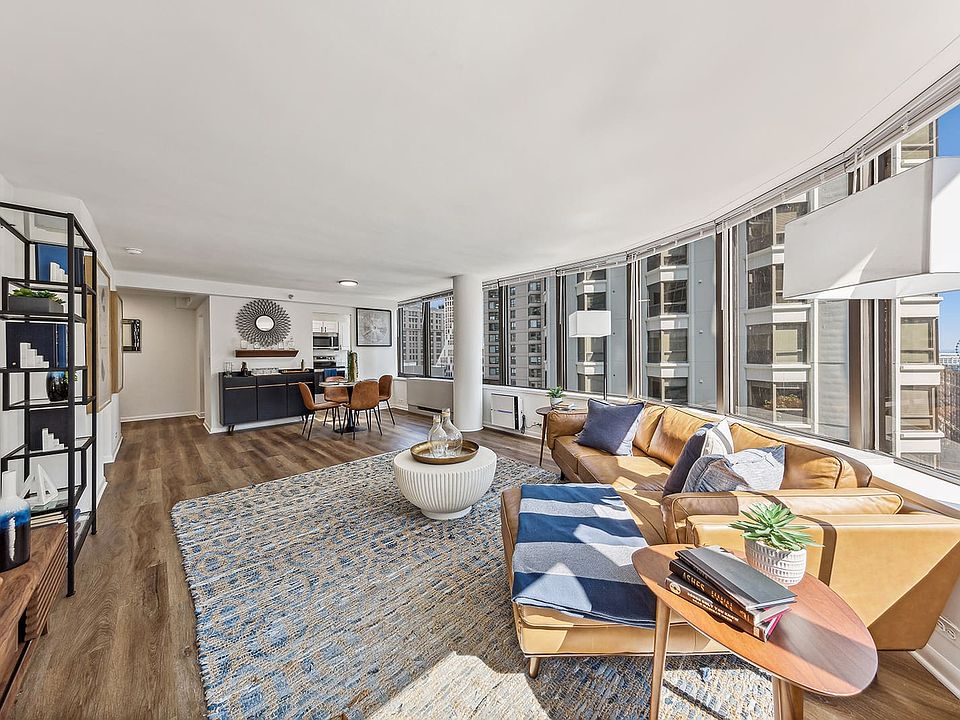 Spacious Living and Dining Area with Panoramic Views of the City