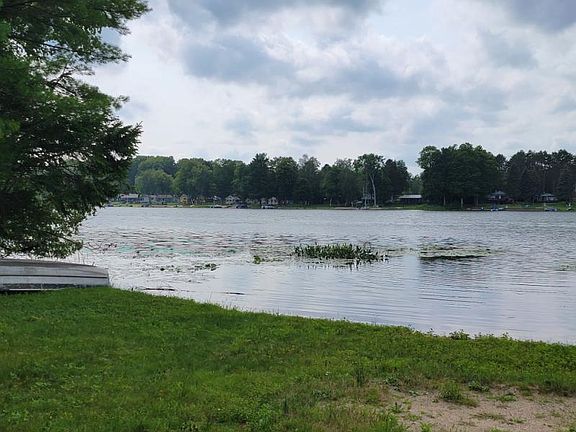 4th image of E Cedar Lake Dr