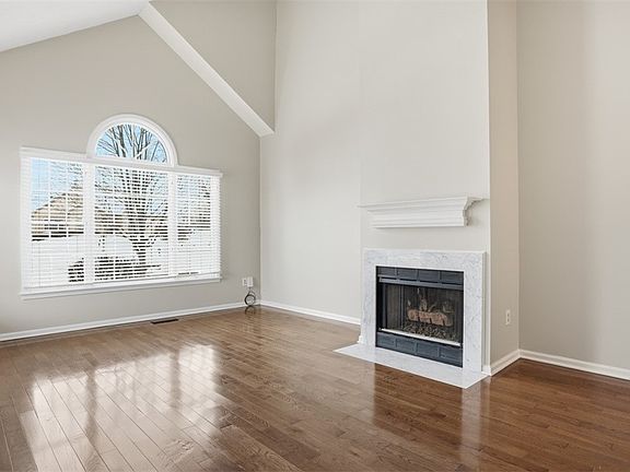 4th image of 120 Linden Ct