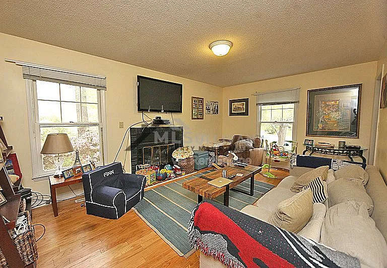 3606 Manford Dr — Photo 2