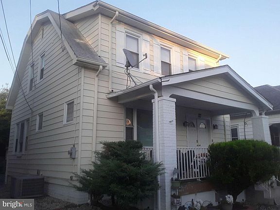2nd image of 404 Hutchinson St
