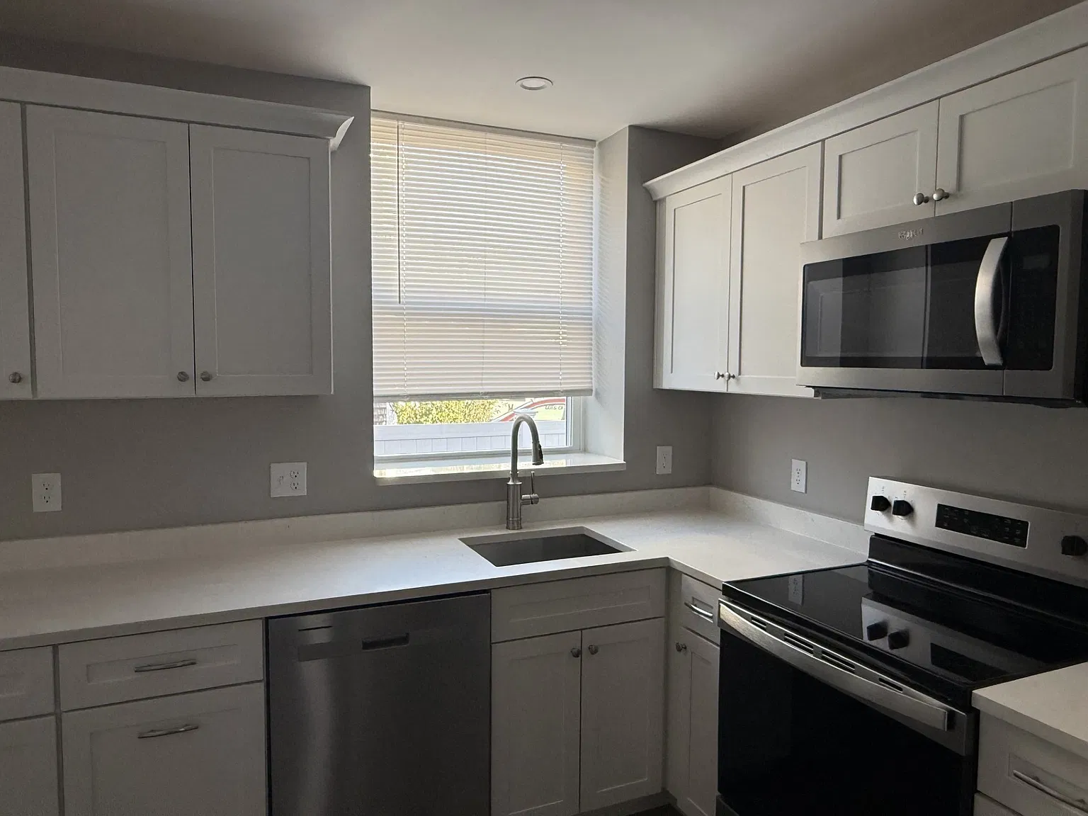 2 bed, 1.0 bath, 650 sqft, $2,200 — Photo 2