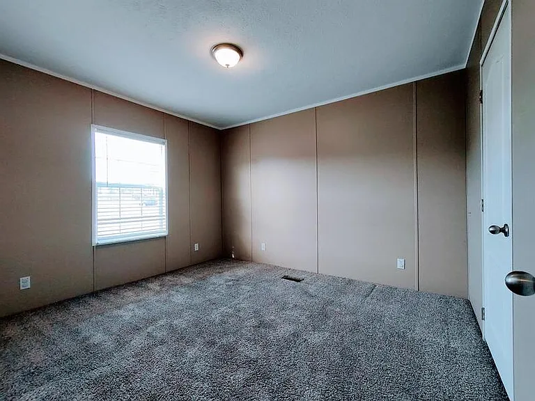 205 W Tower Ln — Photo 7