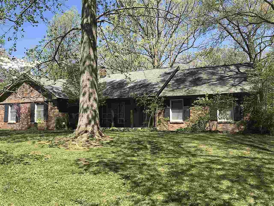 1st image of 8419 N Crestwood Pl