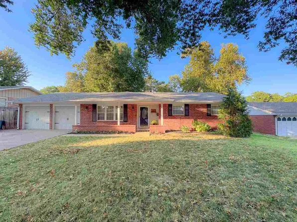 3001 Larchmont Ave, Ponca City, OK 74604