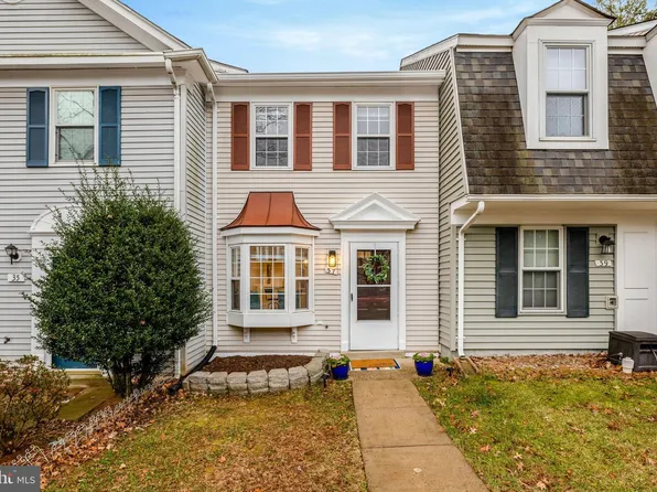 37 Alden Ct, Sterling, VA 20165