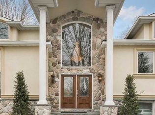 2 Karen Rd, Glen Cove, NY 11542