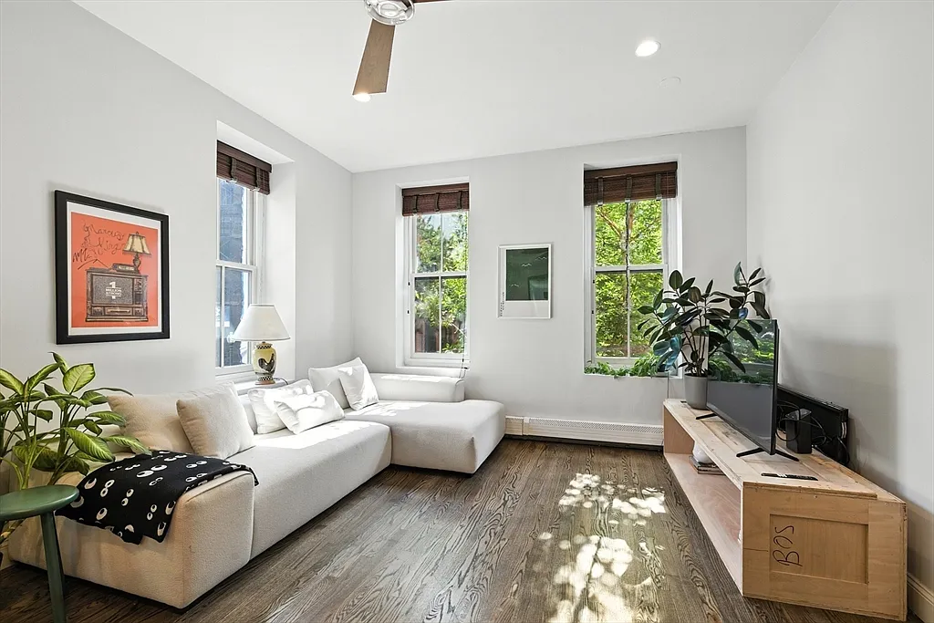 2 bed, 1.0 bath, 800 sqft, $4,250 — Photo 2