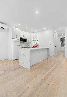 4th image of 119 W 10th St