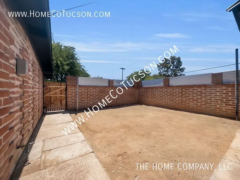 4535 E Fairmount St — Photo 26