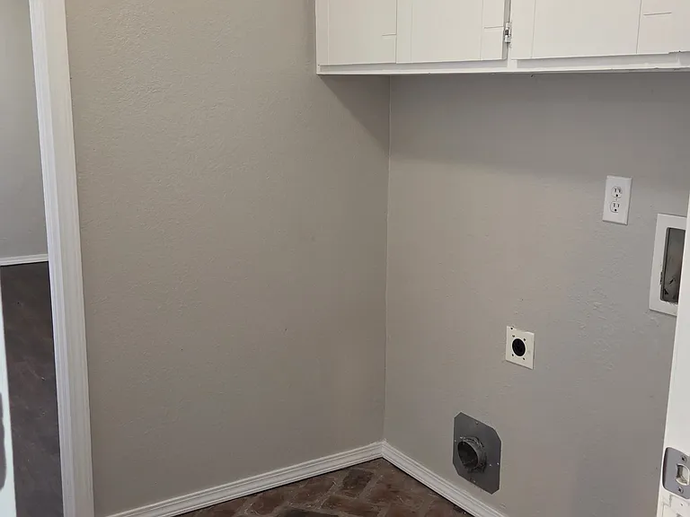 401 Norton Cir — Photo 21