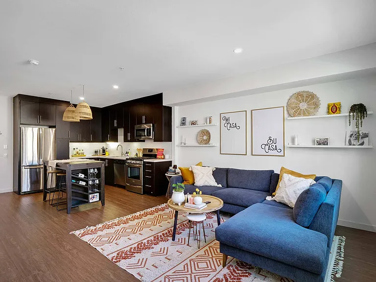 The Metropolitan at Larchmont Village — Photo 9