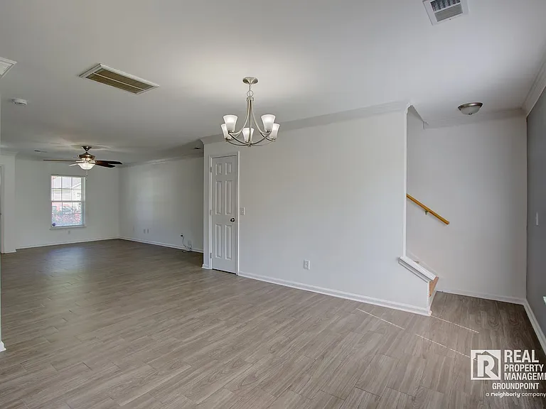 308 Briarbend Rd — Photo 11