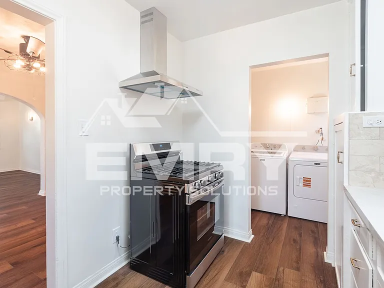 8930 S Hobart Blvd — Photo 10