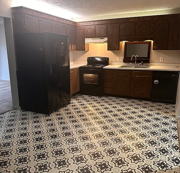 184 Wyndale Dr #2 — Photo 3