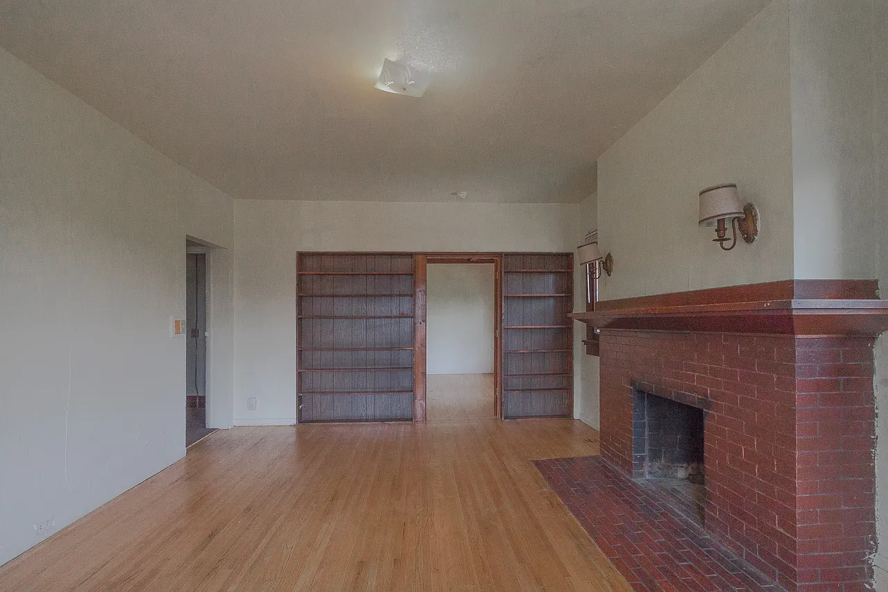 148-150 E Gorham St - 3F Room C — Photo 4