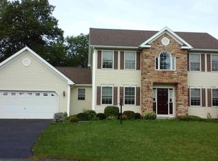 8 Rosebud Ct E, Rensselaer, NY 12144