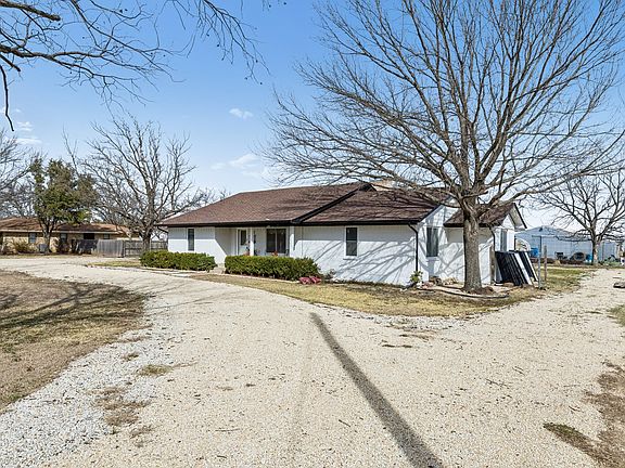 2nd image of 1012 Cowling Rd