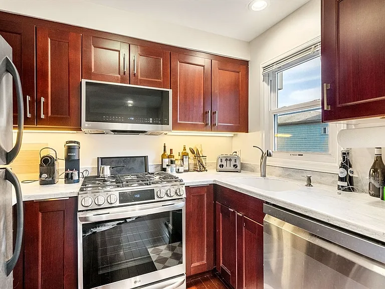 54 Crescent Ave #L — Photo 11