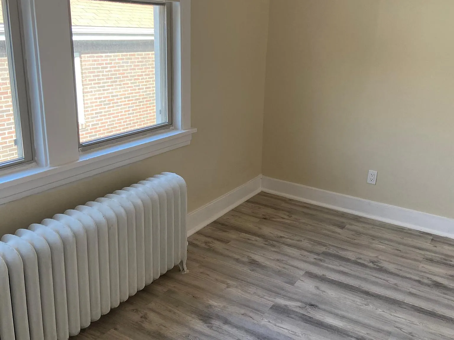 3159 Ewart Dr — Photo 3