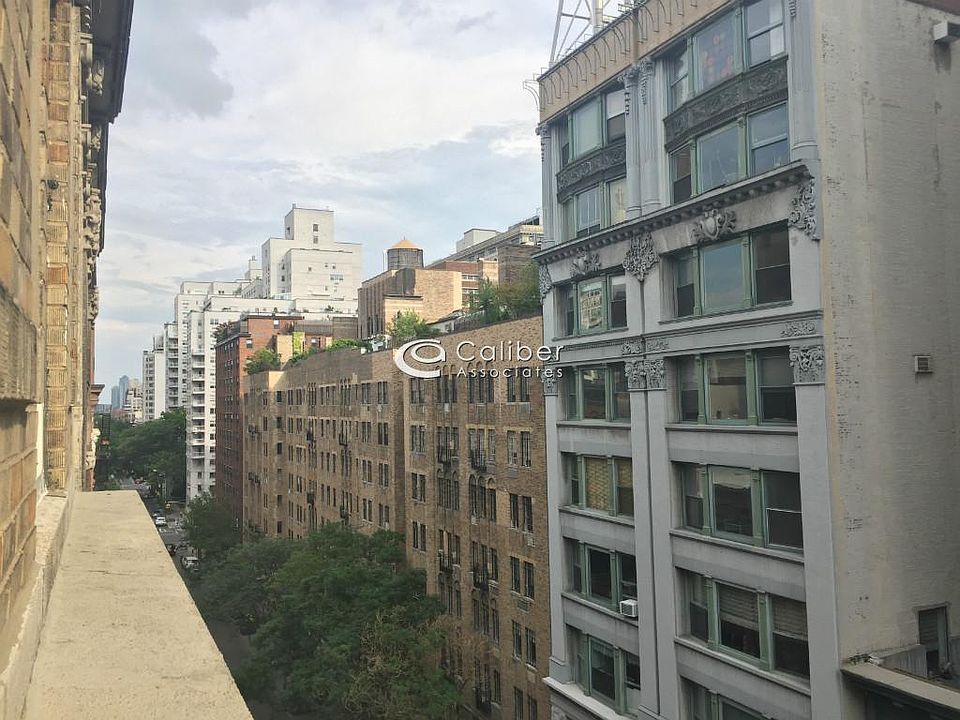 1st image of 25 E 10th St APT 8A