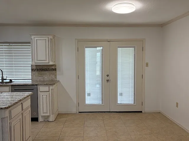 603 Harbor Town Dr — Photo 3