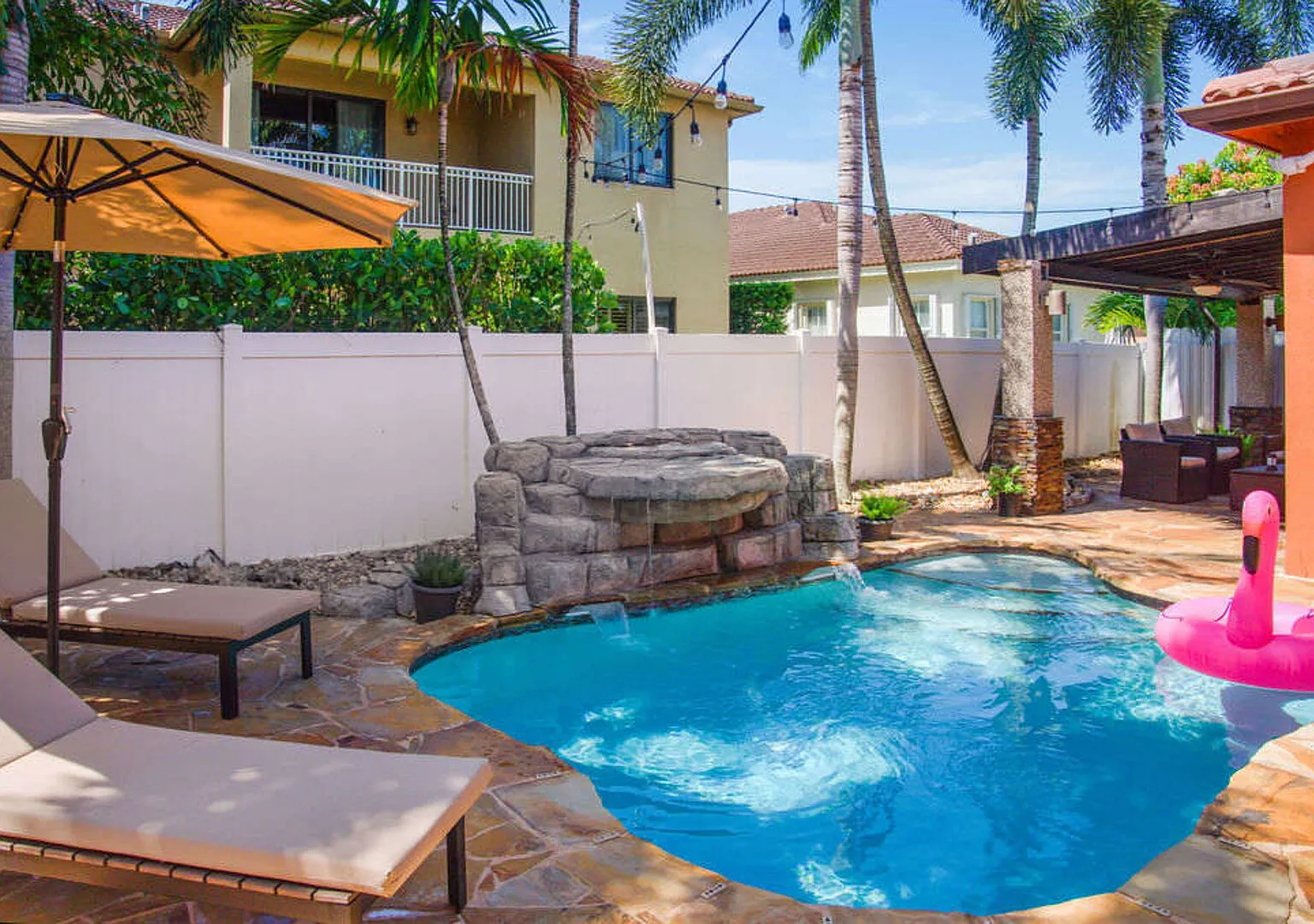 Miami Lakes Retreat Heated Pool & Kids Play Area — Photo 2
