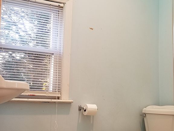5th image of 270 Namquid Dr
