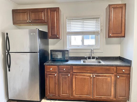 3rd image of 337 W Rowland Ave