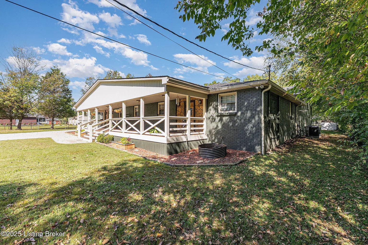 1024 W Hebron Ln photo 1